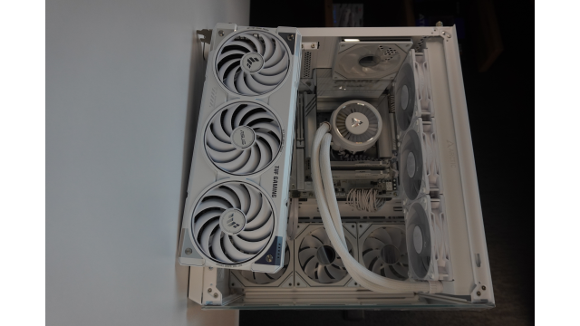 Absolute Zero — Intel Ultra 7 265KF / RTX 5070 Ti / 32GB DDR5 White