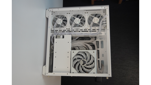 Absolute Zero — Intel Ultra 7 265KF / RTX 5070 Ti / 32GB DDR5 White